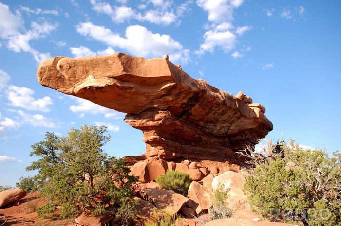 Canvas megalithische natuurlijke rots sokkel in woestijn zuid-utah
