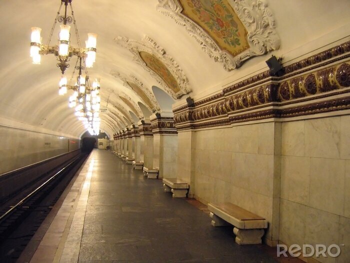 Canvas metrostation met klassieke architectuur
