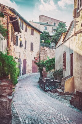 Canvas Middeleeuwse uitzicht op straat in Certaldo, Italië.