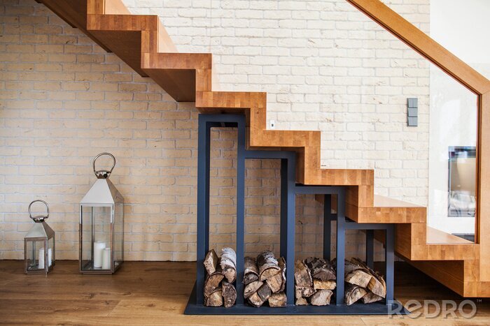 Canvas moderne oplossing voor de opslag stapel hout onder de trap thuis
