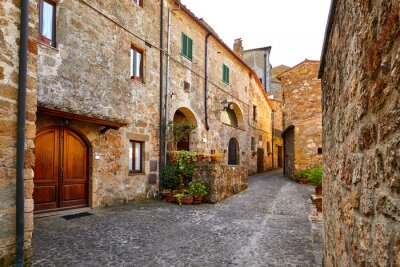Canvas Mooie kleurrijke straten van kleine stad in Toscane, Italië