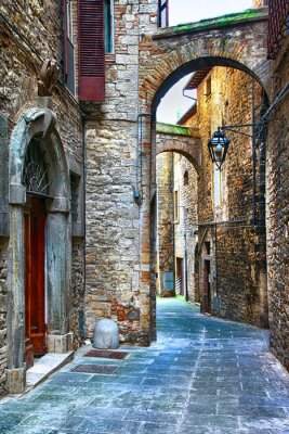 mooie oude straten van de Italiaanse middeleeuwse steden, Tody