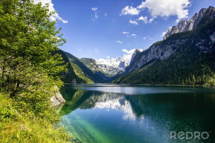 Canvas Motief van een berg omgeven door de natuur