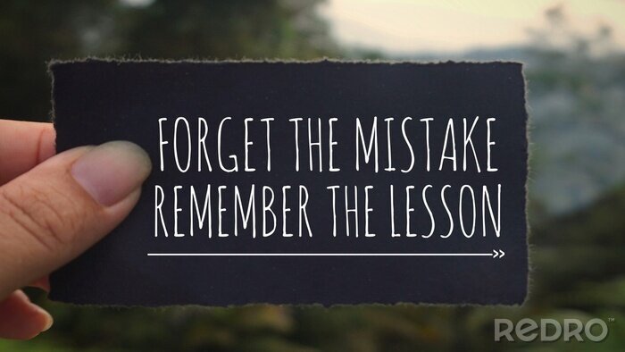 Canvas Motiverende en inspirerende quote - 'Vergeten de fout, onthoud de les' geschreven op een zwart papier. Vintage stijl achtergrond.