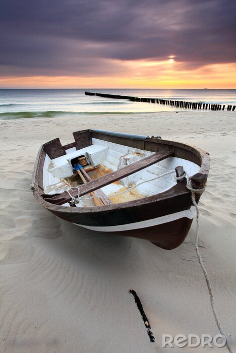 Canvas Motorboot in het zand