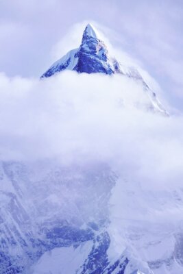 Mount Everest in de wolken