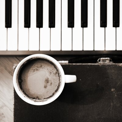 Muziek toetsen en koffie
