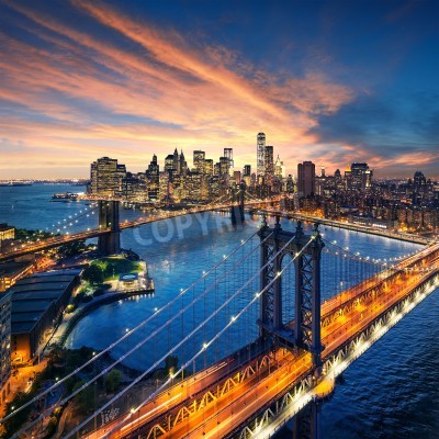 Canvas New York City - Prachtige zonsondergang over Manhattan met Manhattan en Brooklyn Bridge