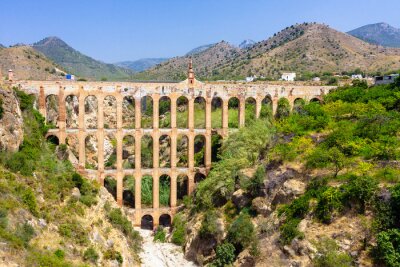 Canvas Oude aquaduct in Nerja, Spanje