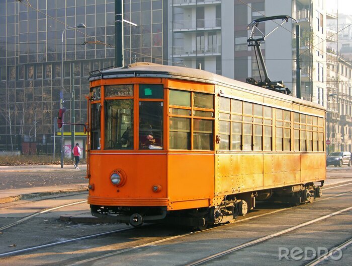 Canvas Oude oranje tram in Milaan, Italië