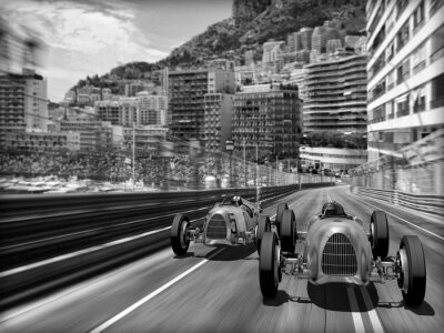 Oude raceauto's op straat