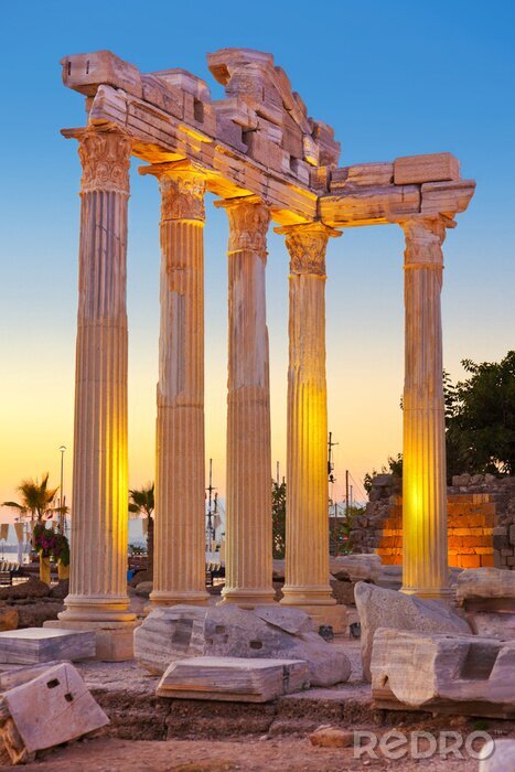 Canvas Oude ruïnes in Side, Turkije bij zonsondergang