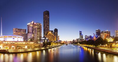 Panorama van de stad Melbourne nachts