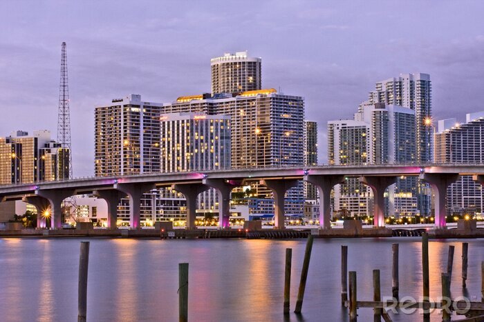 Canvas Panorama van een gebouw in de schemering