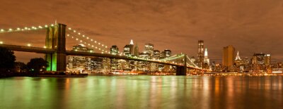Panorama van Manhattan bij nacht