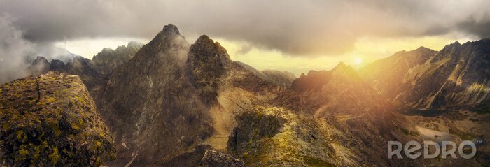 Canvas Panoramisch uitzicht op de bergtoppen van het Tatra-gebergte