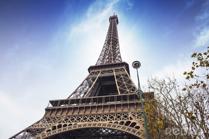 Canvas Parijs, 27 november: De Eiffel toren, uitzicht vanuit hieronder.