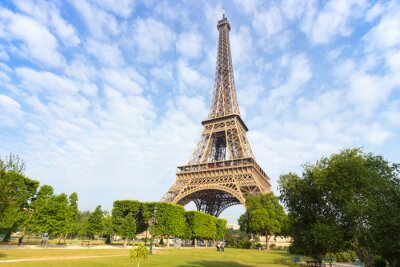 Parijs en de Eiffeltoren in de zon