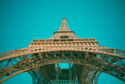 Parijs en de Eiffeltoren tegen de lucht