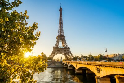 Parijs vanaf de Loire in de zon