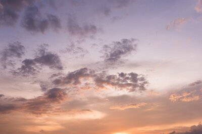 Pastelkleurige lucht met wolken