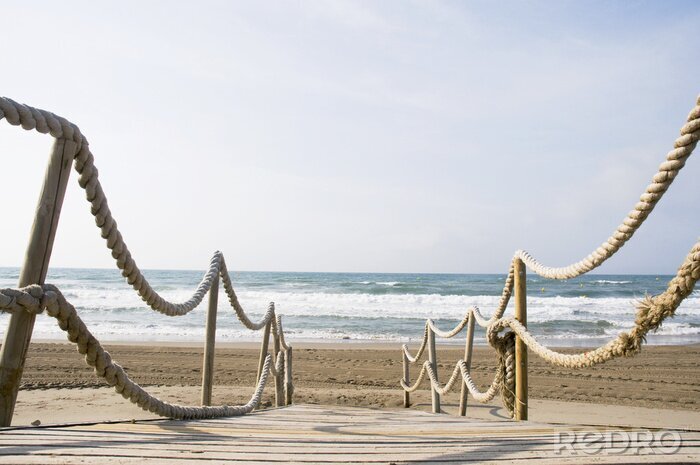 Canvas Pier met touwen op het strand