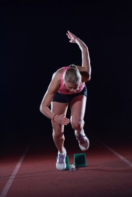 pixelated ontwerp van de vrouw sprinter startblokken verlaten