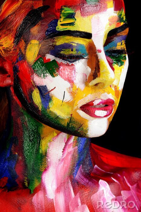 Canvas portret van een jonge vrouw in kleurrijke verf