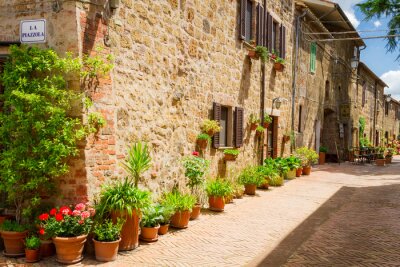 Prachtig ingericht straat in de oude stad in Italië