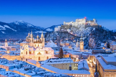 Canvas Prachtig uitzicht op de historische stad Salzburg met het fort Hohensalzburg in de winter, Salzburger Land, Oostenrijk