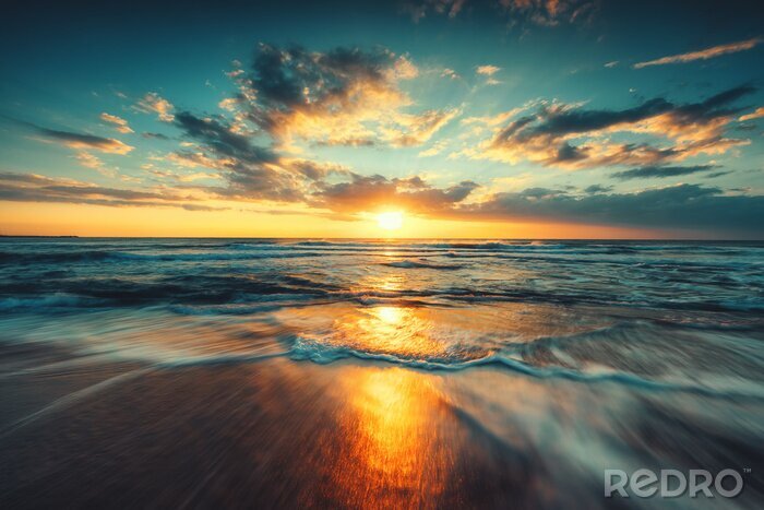 Canvas Prachtige zonsopgang boven de zee