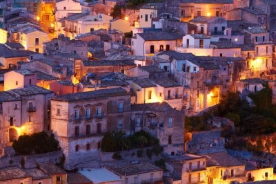 Canvas Ragusa Cityscape in de schemering