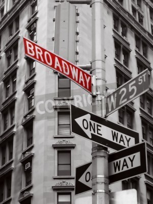 Canvas rood broadway ondertekenen in een zwart-wit foto van new york stad tekenen
