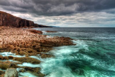 Canvas Rotsachtige Atlantische oceaan landschap in Ierland