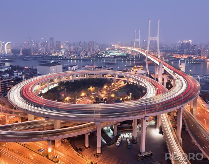 Canvas Shanghai Nanpu brug over de rivier Huangpu bij schemering.