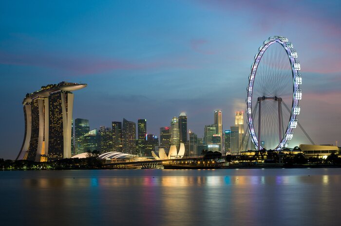 Canvas Singapore skyscaper in Marina Bay nachts