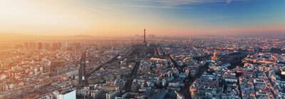 Skyline van Parijs bij zonsondergang