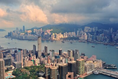 Skyline van regenachtig Hong Kong