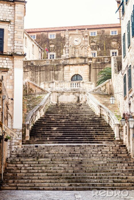 Canvas Steile trappen en smalle straat in de oude binnenstad van Dubrovnik