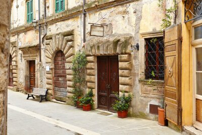 Straat van het middeleeuwse dorp. Italië, Toscane