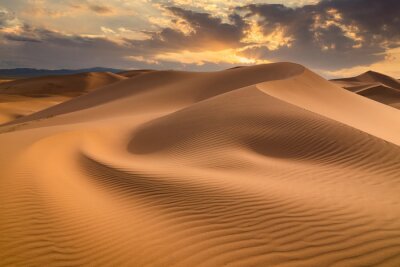 Canvas Sunset over the sand dunes in the desert