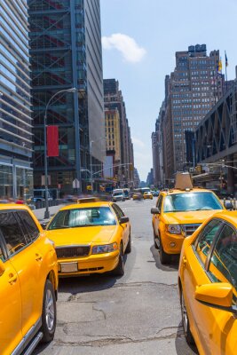Taxi's en New Yorkse wolkenkrabbers