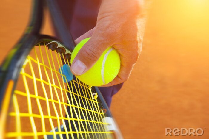 Canvas .tennis bal op een tennisbaan