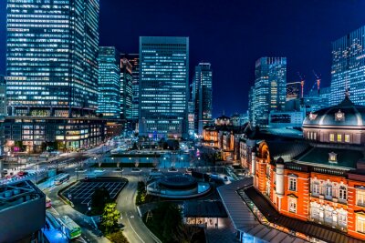 Tokio 's nachts en verlichte gebouwen