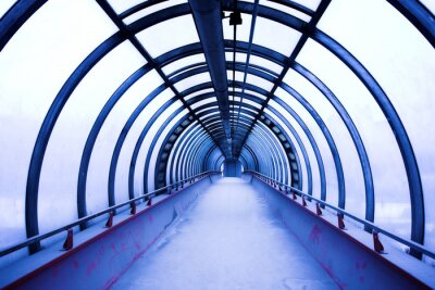 Tunnel van marineblauwe boog