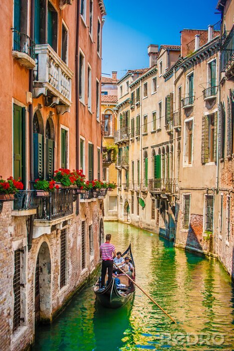 Canvas Turquoise water in een Venetiaanse kanaal