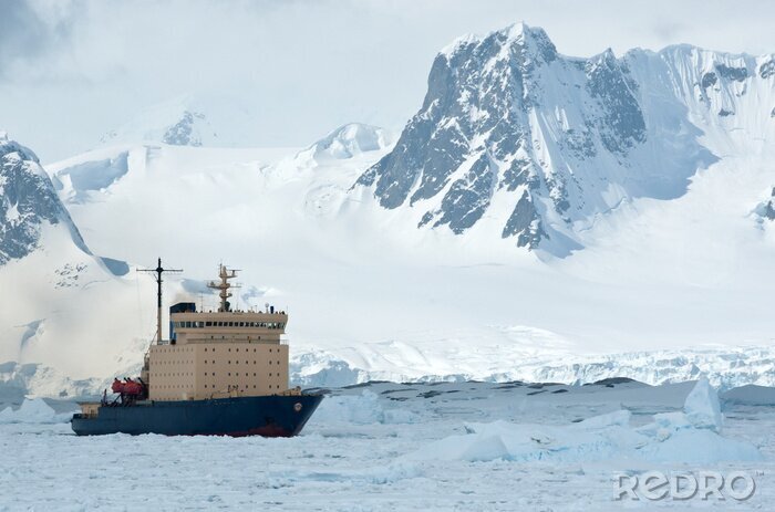 Canvas varen op een ijsbreker ijs Antarctica Strait lentedag