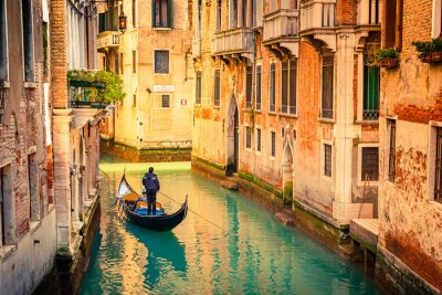 Venetiaans straatje in het water