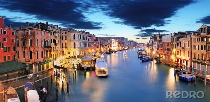 Canvas Venetië en de Rialtobrug in de avond