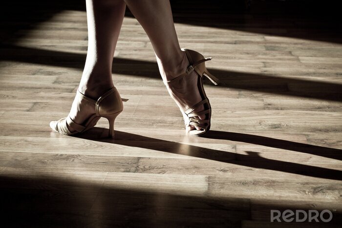 Canvas Vrouwelijke voeten op de dansvloer